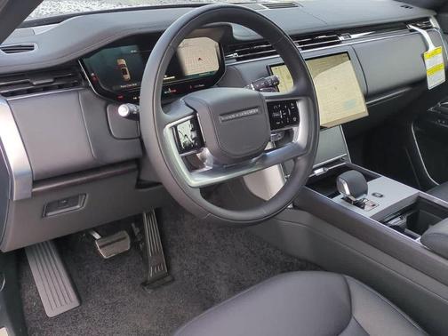2025 Land Rover Range Rover P400 SE
