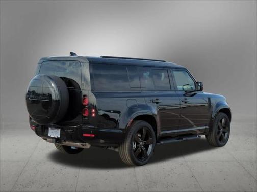 2025 Land Rover Defender P400 X-Dynamic SE