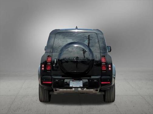 2025 Land Rover Defender P400 X-Dynamic SE
