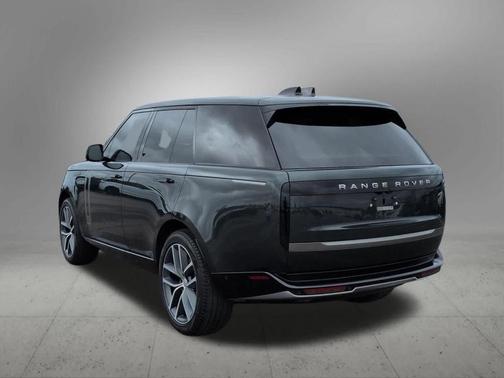 Belgravia Green 2024 Land Rover Range Rover P400 SE
