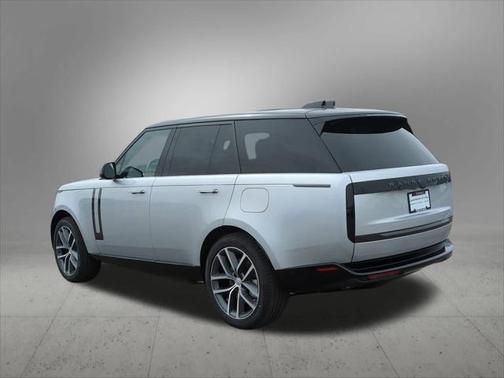 2025 Land Rover Range Rover P550e SE