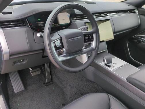 2025 Land Rover Range Rover P550e SE