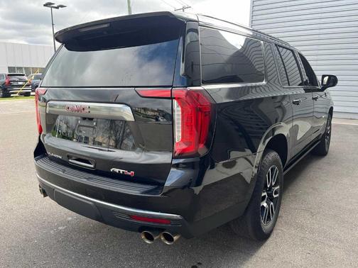 2022 GMC Yukon XL AT4