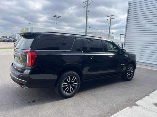 2022 GMC Yukon XL AT4