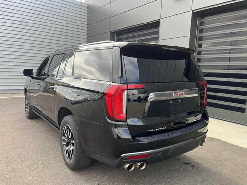 2022 GMC Yukon XL AT4