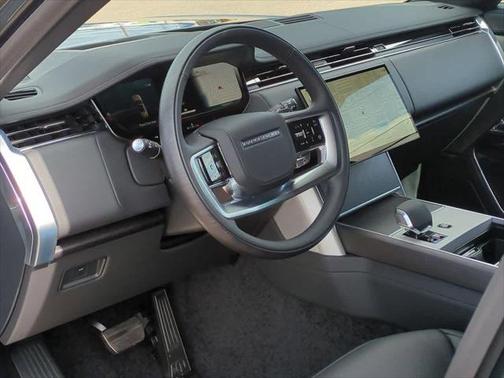 2025 Land Rover Range Rover P530 SE