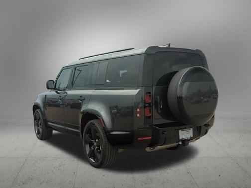 2025 Land Rover Defender P400 X-Dynamic SE
