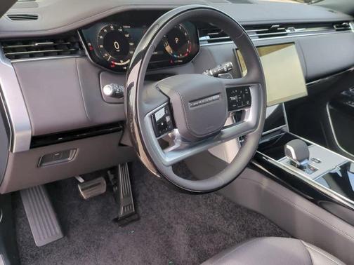 2025 Land Rover Range Rover P530 SE