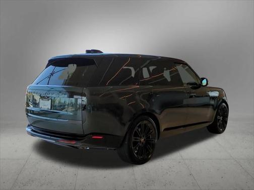 2025 Land Rover Range Rover P530 SE 7 Seat
