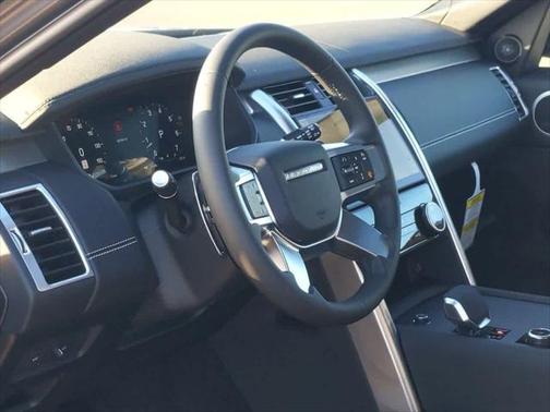 2025 Land Rover Discovery P360 Dynamic SE