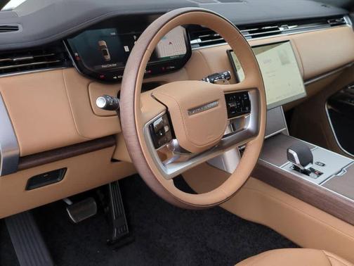 2025 Land Rover Range Rover P400 SE 7 Seat