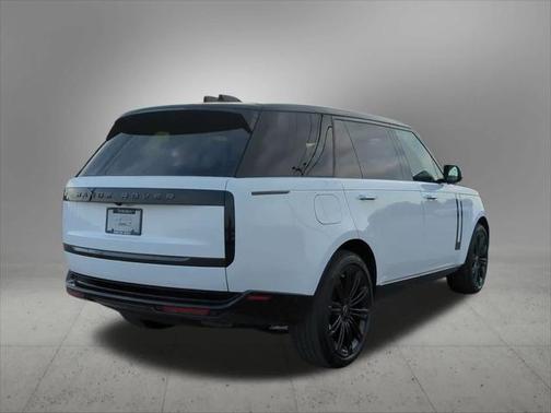 2025 Land Rover Range Rover P400 SE 7 Seat