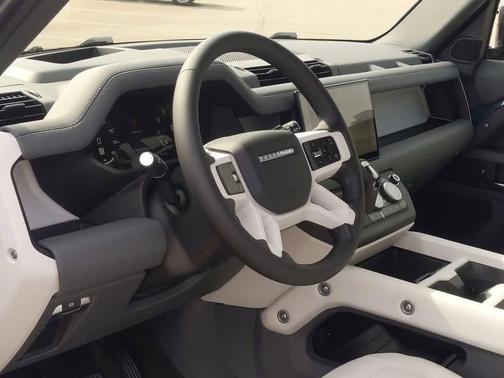 2025 Land Rover Defender P400 X-Dynamic SE