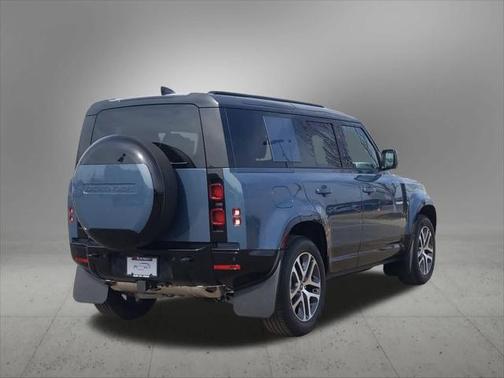 2025 Land Rover Defender P400 X-Dynamic SE