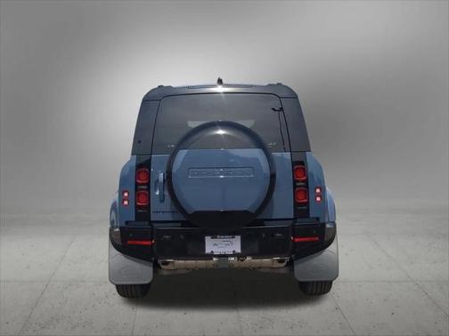 2025 Land Rover Defender P400 X-Dynamic SE