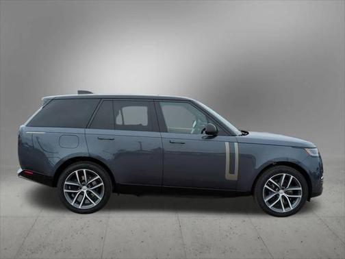 2025 Land Rover Range Rover P550e SE