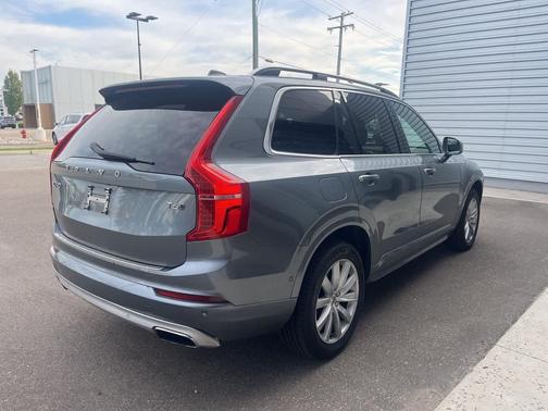 2016 Volvo XC90 T6 Momentum