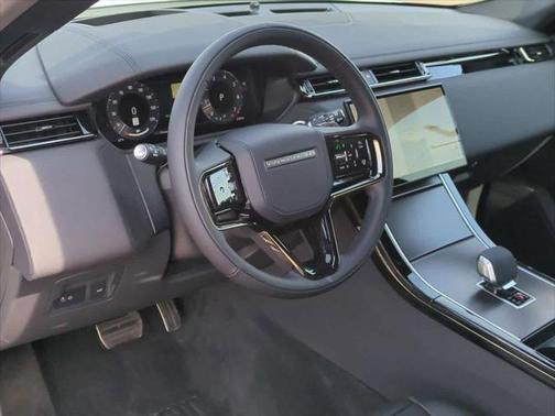 2026 Land Rover Range Rover Velar Dynamic SE