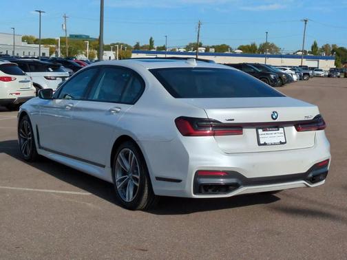 2022 BMW 750 i xDrive