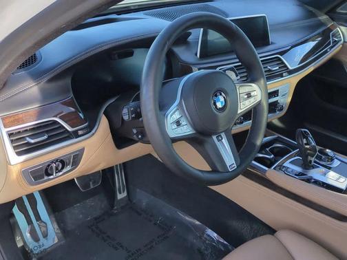 2022 BMW 750 i xDrive