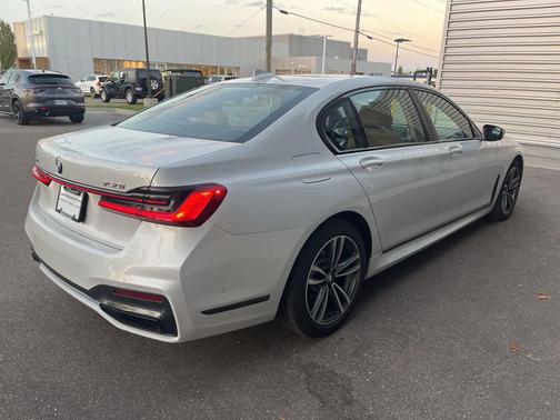 2022 BMW 750 i xDrive