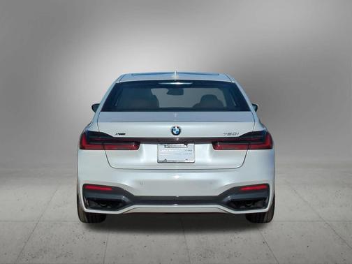 2022 BMW 750 i xDrive