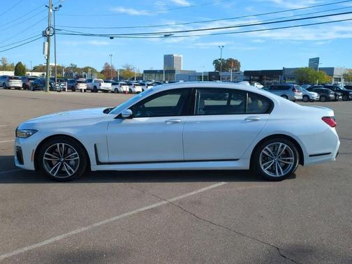 2022 BMW 750 i xDrive