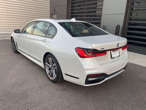 2022 BMW 750 i xDrive
