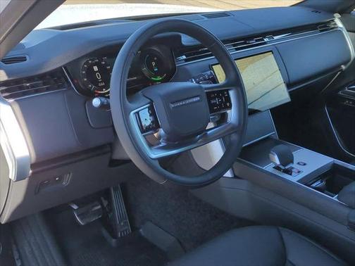 2025 Land Rover Range Rover P550e SE