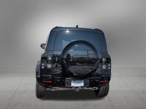 2026 Land Rover Defender 110 X-Dynamic SE