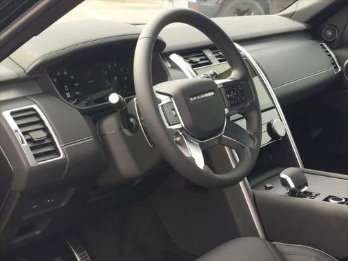 2025 Land Rover Discovery P300 Dynamic SE