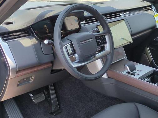 2025 Land Rover Range Rover P400 SE
