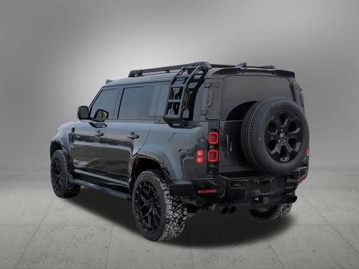 2025 Land Rover Defender P400 X-Dynamic SE