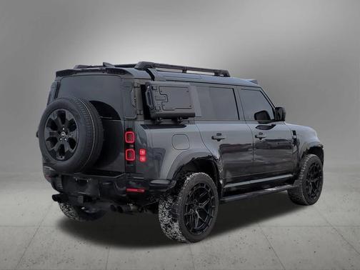 2025 Land Rover Defender P400 X-Dynamic SE