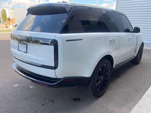 2025 Land Rover Range Rover P530 SE