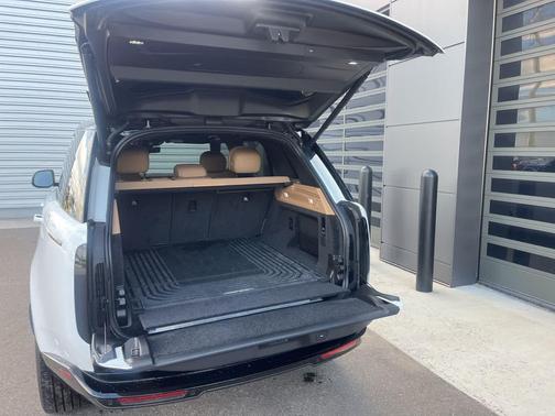2025 Land Rover Range Rover P530 SE