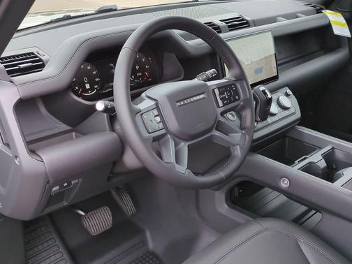 2025 Land Rover Defender P400 S