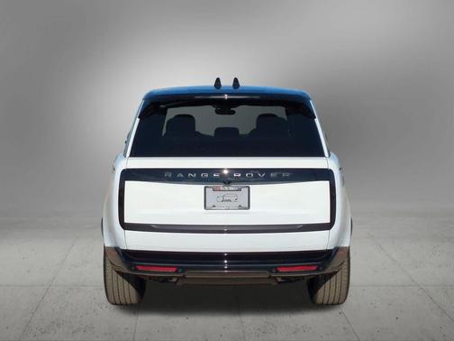 2025 Land Rover Range Rover P530 SE