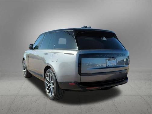 2025 Land Rover Range Rover P550e SE