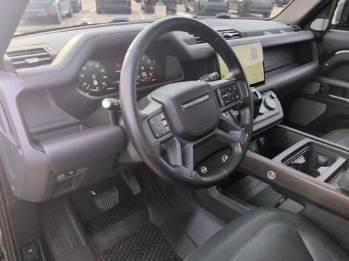 2024 Land Rover Defender P400 X-Dynamic SE