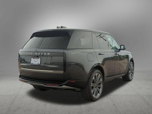 2025 Land Rover Range Rover P530 SE