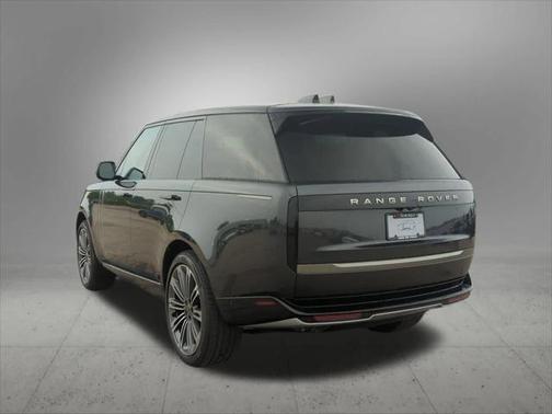 2025 Land Rover Range Rover P530 SE