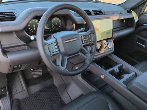 2026 Land Rover Defender 110 X-Dynamic SE