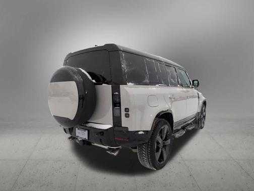 2026 Land Rover Defender 110 X-Dynamic SE