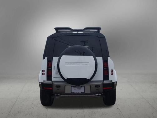 2025 Land Rover Defender P400 X-Dynamic SE