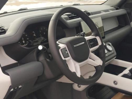 2025 Land Rover Defender P400 X-Dynamic SE