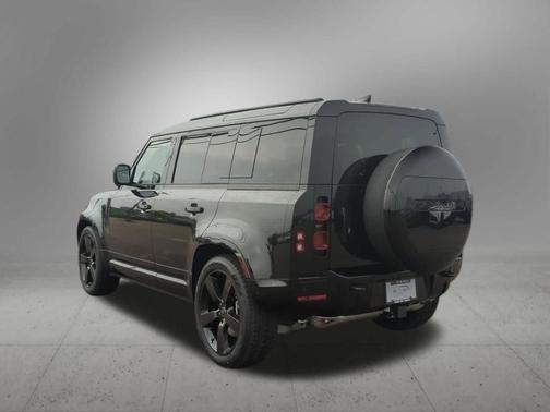2025 Land Rover Defender P400 X-Dynamic SE