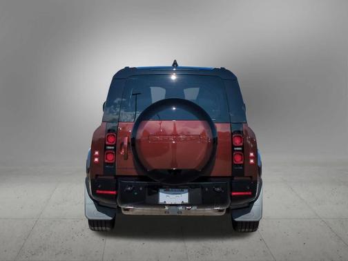 2025 Land Rover Defender P400 X-Dynamic SE