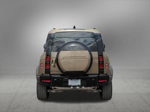 2025 Land Rover Defender P400 X-Dynamic SE