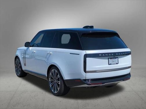 2025 Land Rover Range Rover P530 SE